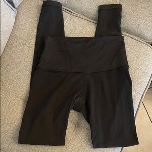Lululemon Black High-Waisted legging 6